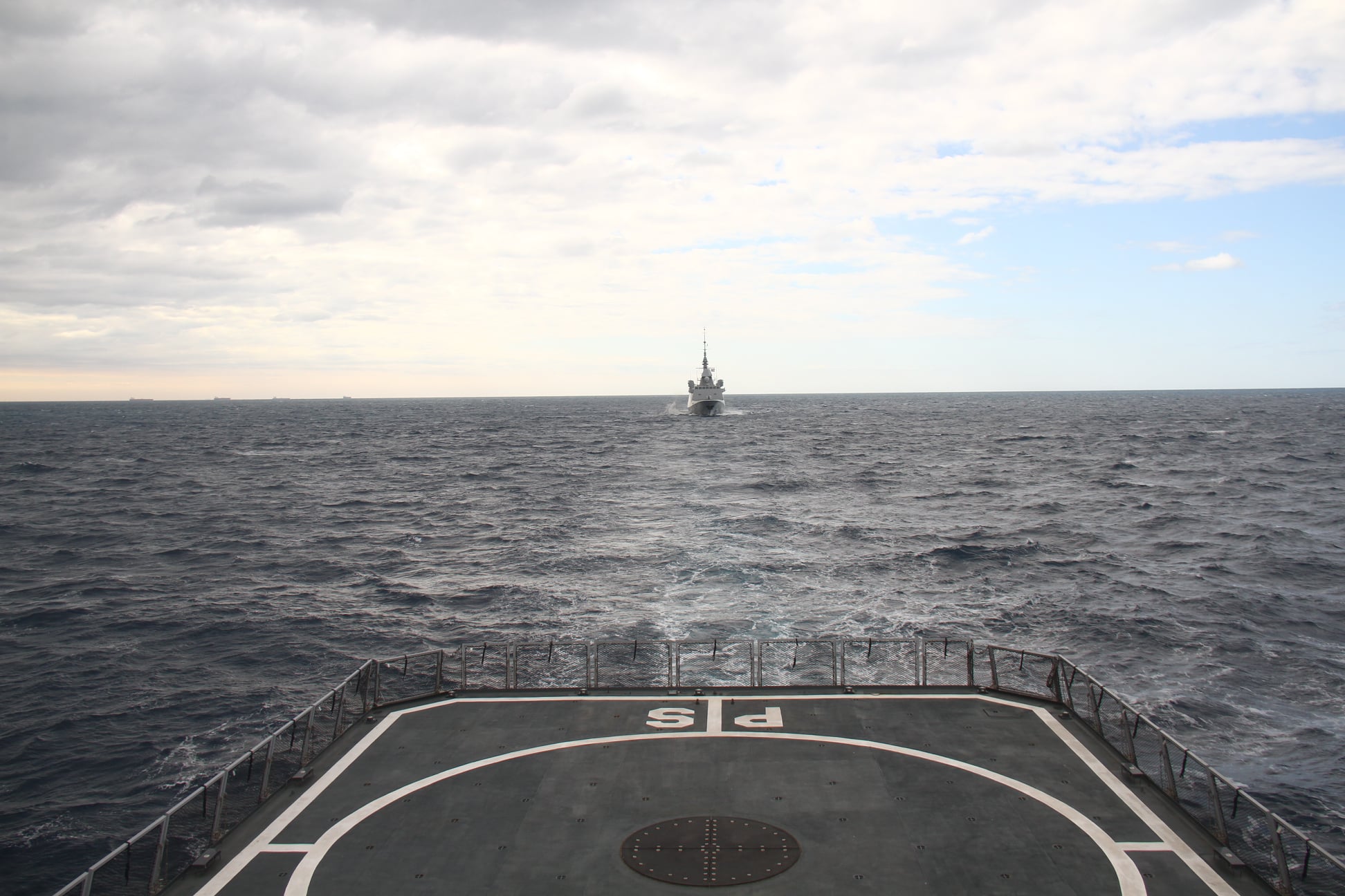 القوات البحرية المصرية والفرنسية تنفذان تدريباً بحرياً عابراً فى البحر المتوسط 3