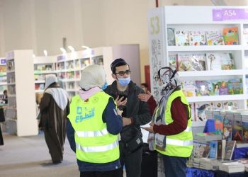 وزيرة الثقافة تثمن جهود شباب المتطوعين بـ معرض القاهرة الدولى للكتاب 1