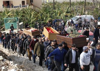 مقتل 4 سوريين بعد حرق الفحم للتدفئة في جنوب لبنان