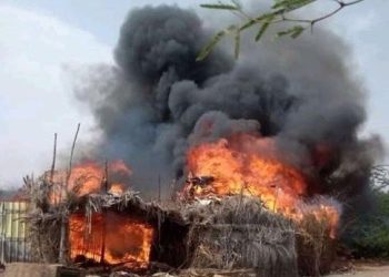 اليمن يدين حرق جماعة الحوثي لعشرات المنازل في الحديدة