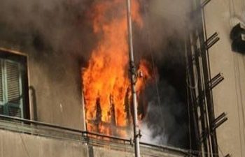 انتداب المعمل الجنائي لكشف أسباب حريق شقة بالنزهة 3