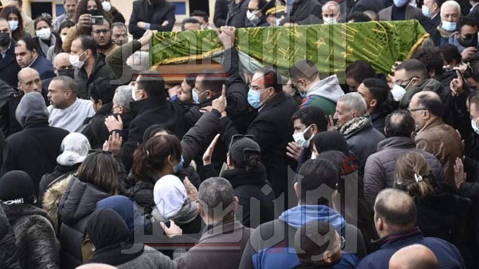شاهد بالصور| لحظة تشيع جثمان الراحل ياسر رزق 2