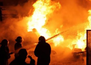 «الحماية المدنية».. إخماد حريق تريلا اشتعلت بها النيران بعد انقلابها بالطريق الأوسطي 2