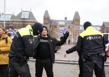 اعتقال 30 شخصا في هولندا خلال تظاهرة ضد قيود أوميكرون.. فيديو 2