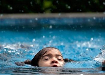 غرق طفلة أثناء السباحة بشاطئ الفيروز بمرسى مطروح 3