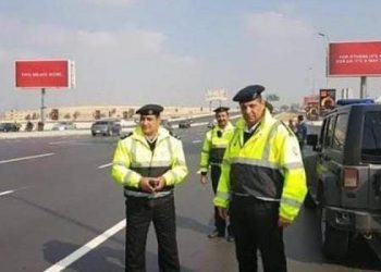 بـ مناسبة عيد الشرطة الـ 70.. مرور القاهرة يوزع دليل إرشادي على المواطنين 1