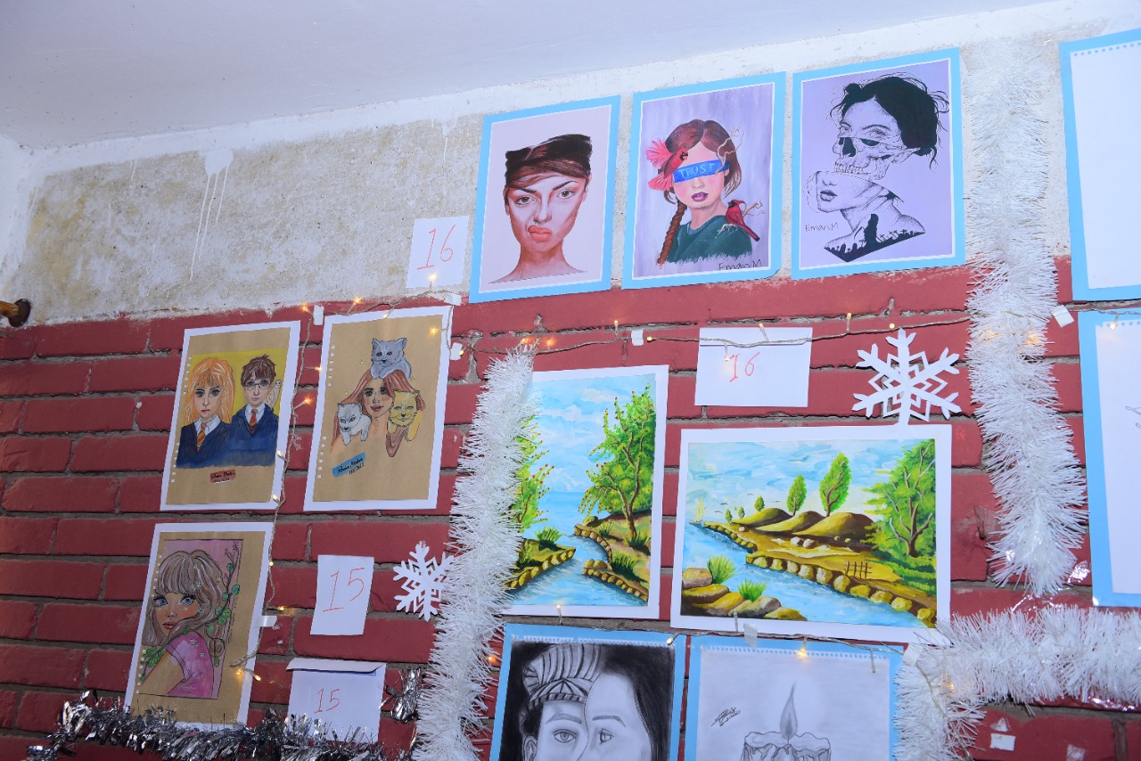 طب بشري سوهاج تنظم معرض فني لدعم الطلاب الموهوبين|صور