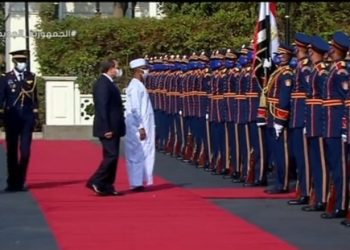 عاجل| مراسم استقبال رسمية من السيسي لـ رئيس المجلس العسكري الإنتقالي بتشاد 1
