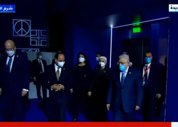 شاهد| دخول الرئيس السيسي وقرينته ورئيس الحكومة اللبنانية وعباس أبو مازن لحظة دخولهم المنتدي 8