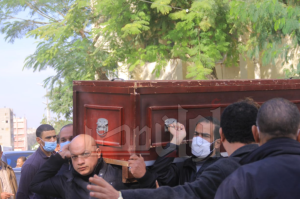 جنازة مها أبو عوف.. شاهد| لحظة خروج جثمان الراحلة من مسجد الرحمن الرحيم 2