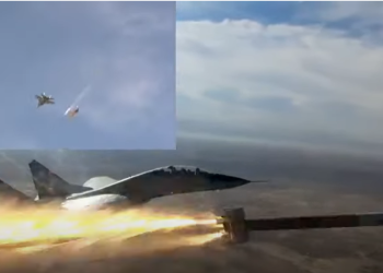 شاهد بالفيديو.. إيران تستعرض قوتها الجوية بتدمير صاروخ «جو - جو» طراز R-73 1