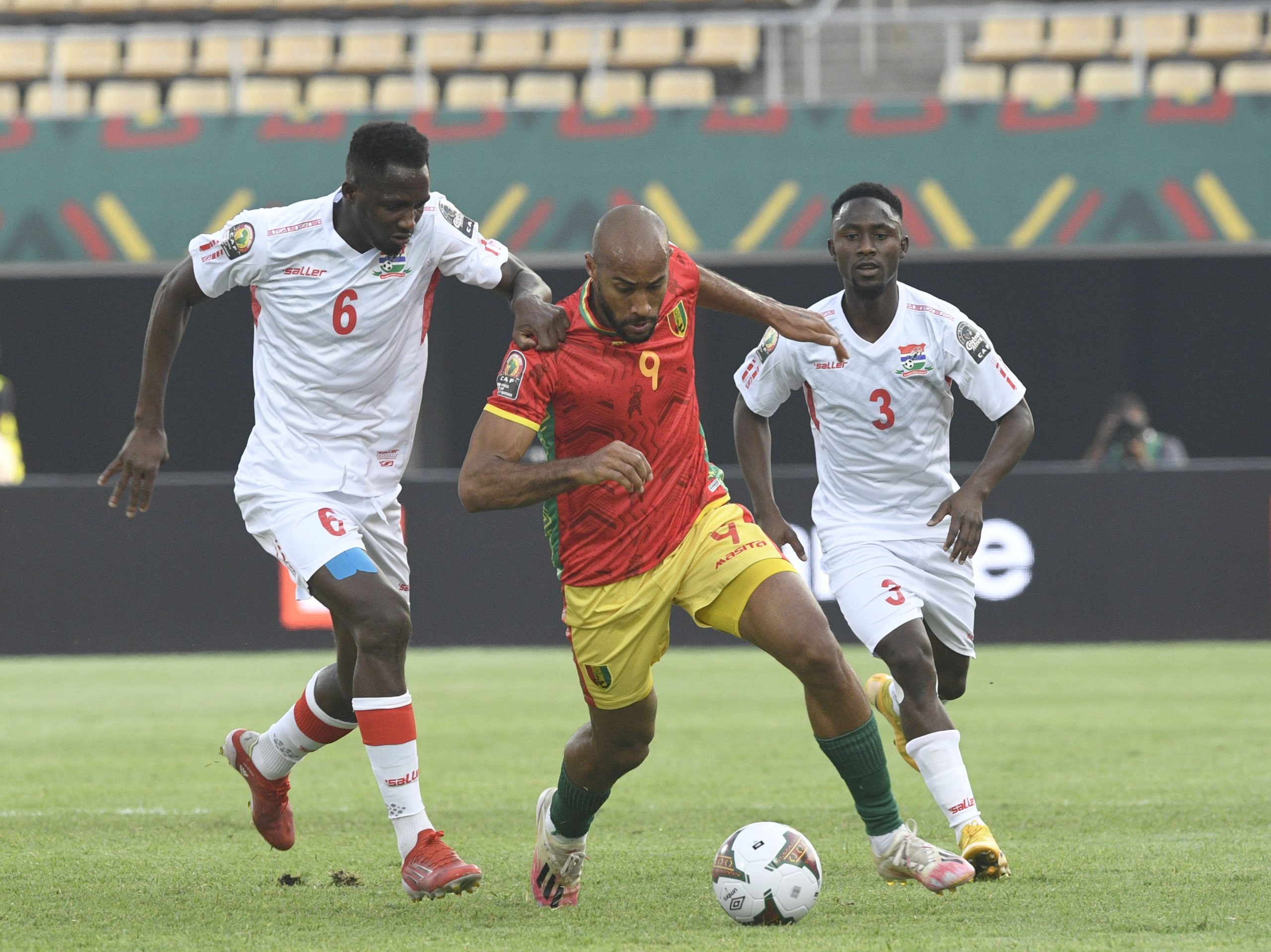 مدرب جامبيا يهاجم منظمي بطولة أمم أفريقيا.. «يكيلون بمكيالين» 1