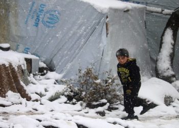 «مشاهد رعب» يعيشها 2.8 مليون سوري في مخيمات اللاجئين وسط صقيع الشتاء