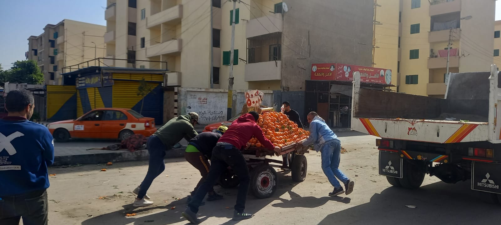 حملات مكبرة لرفع وإزالة الإشغالات والتعديات بنطاق حي ثان الإسماعيلية