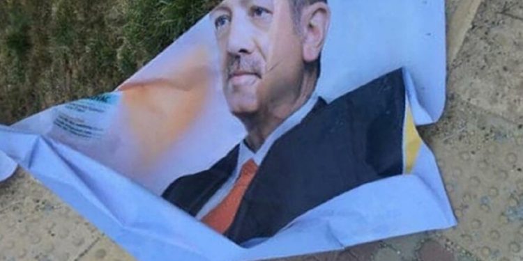 «أنفاس مكبوتة».. الحكومة التركية تعتقل مواطنًا مزق صورة أردوغان 1