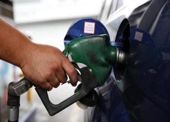 أول رد من الحكومة على أنباء رفع أسعار البنزين والسولار 2