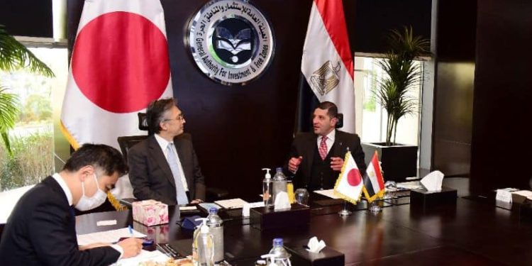 رئيس هيئة الاستثمار يبحث مع سفير اليابان سُبل جذب الاستثمارات إلى السوق المصري 1