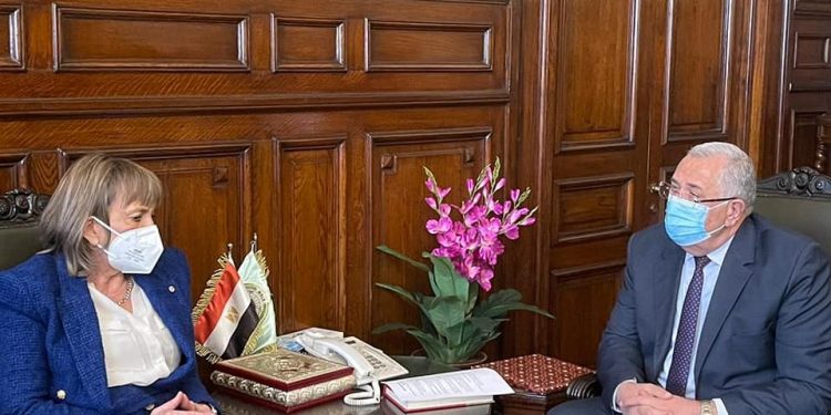 وزير الزراعة يبحث مع سفيرة اوروجواي سبل دعم التعاون بين البلدين