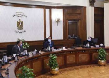 رئيس الوزراء يشدد على وضع خريطة طريق لتنفيذ استراتيجية صناعة السيارات فى مصر