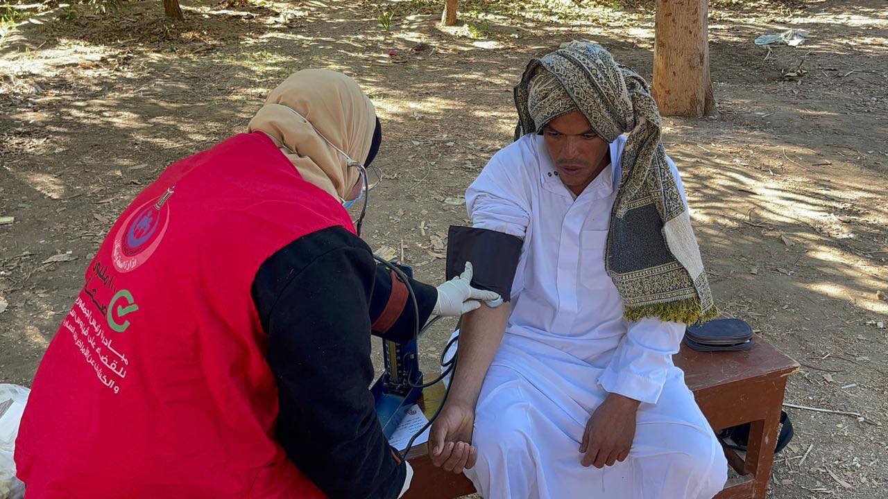 الصحة: توفير أطقم طبية لزيارة المواطنين من ذوي الهمم وتطعيمهم بلقاح فيروس كورونا في مقرات إقامتهم