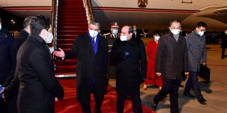 متحدث الرئاسة ينشر صور من وصول السيسي لـ بكين