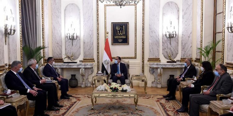 خلال استقباله محافظ البنك المركزي العراقي.. مدبولي: مصر جاهزة لإعادة إعمار بغداد