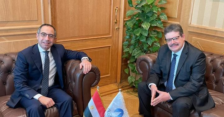 سفير مصر في الدوحة يستقبل أمين عام منتدى الدول المصدرة للغاز 1