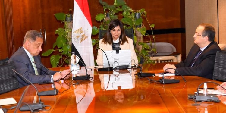 «نبيلة مكرم» تعلن مصطفى قنديل وشيندو أزودو سفيرين لمبادرة «رواد الأعمال المصريين في الخارج»