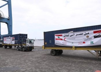 سفينة مساعدات مصرية تغادر ميناء دمياط للأشقاء فى لبنان 2
