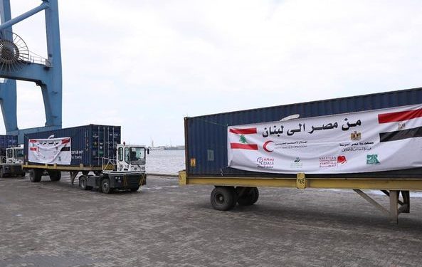 سفينة مساعدات مصرية تغادر ميناء دمياط للأشقاء فى لبنان 1