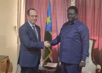 السفير المصري في جوبا يلتقي نائب رئيس جنوب السودان لـ قطاع الخدمات العامة 1
