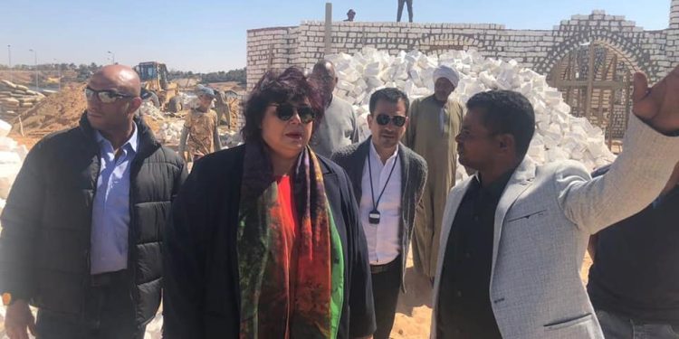 وزيرة الثقافة تتفقد الأعمال الإنشائية لمشروع قصر ثقافة أبو سمبل باسوان