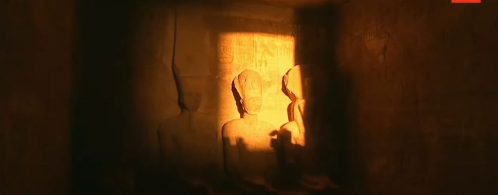 «إقبال تاريخي يافندم».. توافد الزوار لمشاهدة ظاهرة تعامد الشمس على رمسيس الثاني بأبو سمبل (صور) 3