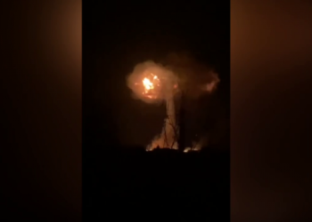 شاهد| هجوم روسي يتسبب في حريق قرب مفعل نووي في خاركيف