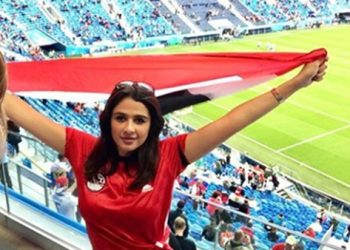 مباراة مصر والسنغال.. نجوم عشقوا تشجيع المنتخب من داخل المدرجات  4