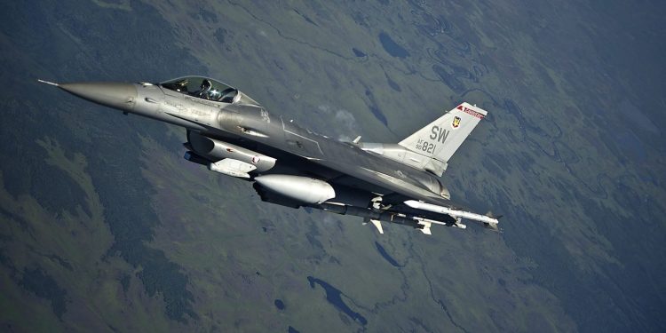 وصول مقاتلات أمريكية من طراز F-22 إلى الإمارات بعد هجمات الحوثيين