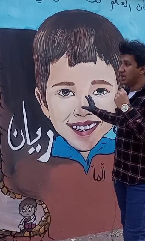 شاب سوهاجي يرسم جرافيتي للطفل ريان تخليدا لذكراه 2