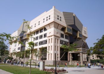 المكتبة المركزية بجامعة القاهرة