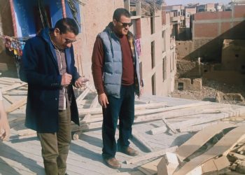 إزالة شدة خشبية لبناء مخالف بقرية الحواويش البحرية بأخميم 3