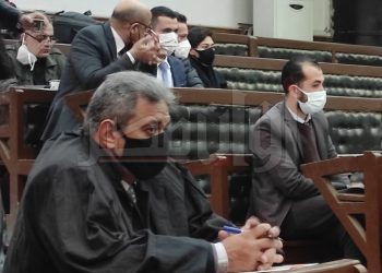وصول شقيقة كريم الهواري لحضور ثان جلسات محاكمته