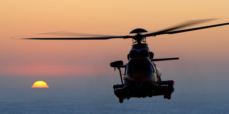 تحطم طائرة «هليكوبتر» قرب أحد شاطئ مزدحم بـ فلوريدا (فيديو) 1
