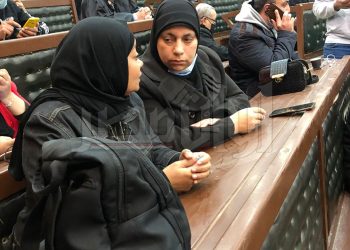 وصول أهالي ضحايا حادث الشيخ زايد لحضور جلسة محاكمة «كريم الهواري»