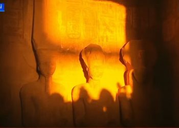 بث مباشر| بدء ظاهرة تعامد الشمس على رمسيس الثاني داخل معبد أبو سمبل 8