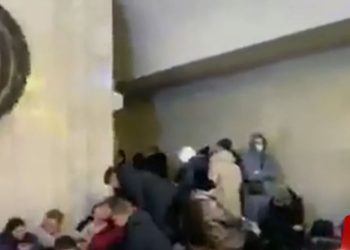الحرب الروسية الأوكرانية.. المواطنون الأوكرانيون يحتمون في محطات مترو الأنفاق 2