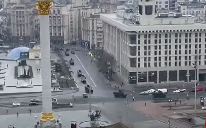 وداعًا كييف.. نزوح المواطنين وانتشار الدبابات في شوارع أوكرانيا 2