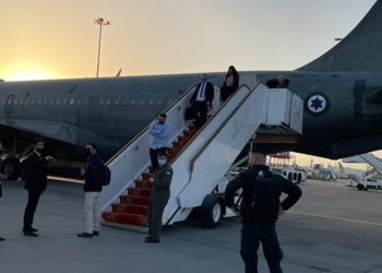 بطائرة الرئيس السادات.. وزير الدفاع الإسرائيلي يزور البحرين للمرة الأولى 3