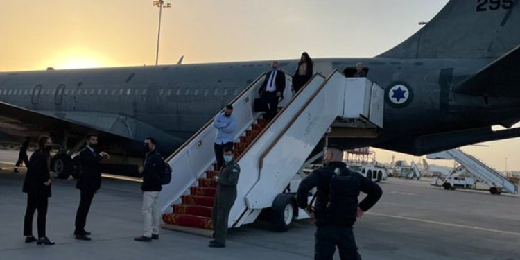 بطائرة الرئيس السادات.. وزير الدفاع الإسرائيلي يزور البحرين للمرة الأولى 1