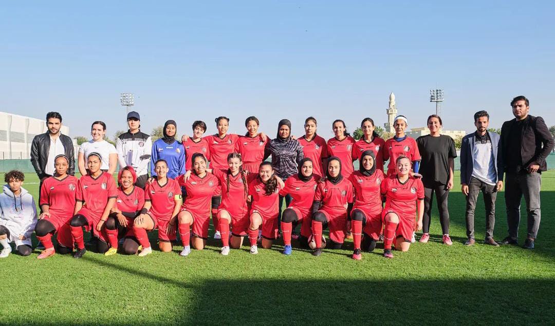 علاء إمام.. مدرب مصري يصنع التاريخ في كرة القدم النسائية بـ الإمارات