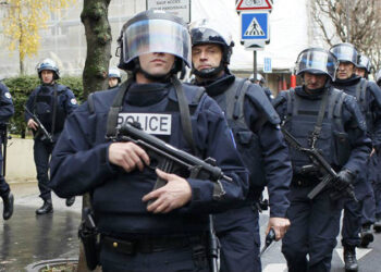 «قتل الأطفال وانتحار الأم».. الشرطة الفرنسية تكشف لغز 5 جثث متحللين داخل شقتهم 2