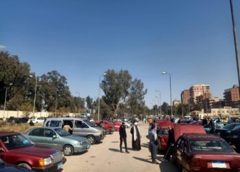 حى ثان الإسماعيلية يتابع إنتظام سير عمل سوق السيارات داخل مشروع أرض المعارض بشارع الغابة